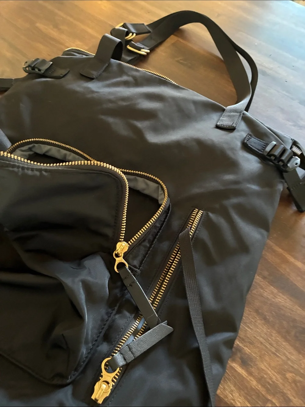 Timbuk2 Black Messenger Laptop Bag with Gold Zippers
